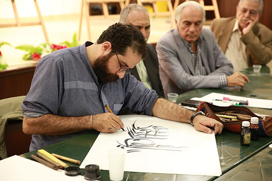 نقاشيان ومحمدي يبدعان بالخط واللون في حارة حريك 
